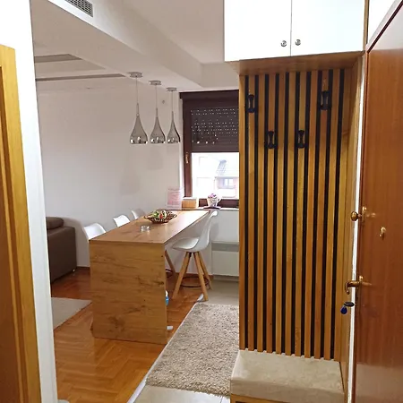 Lux I Jeremici 아파트 즐라티보